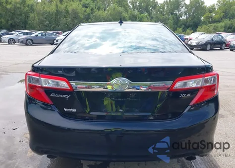 2012 Toyota Camry Xle V6 z USA, uszkodzony, nr VIN 4T1BK1FK4CU523340